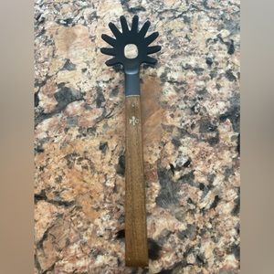 Wooden/silicone spaghetti spoon